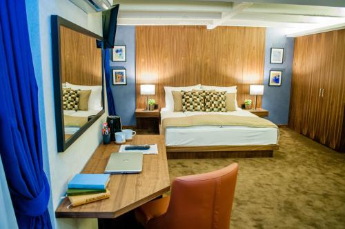 Nomad Luxury Suites - image 9