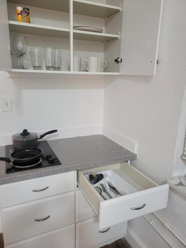 Charming Private Studio,Full Amenities, Great Location - Aloma, FL
