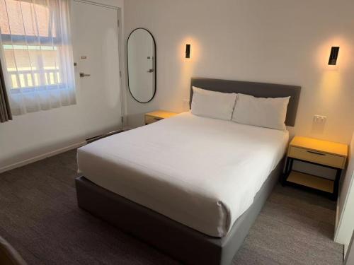 Aspley Motor Inn Room Type - Deluxe Queen Room
