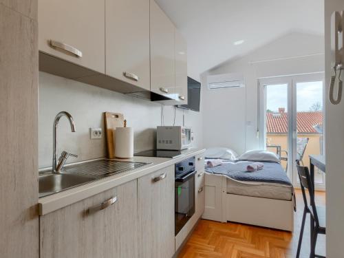 Cocina, Convenient Studio with Parking – Near Beach in Medulin