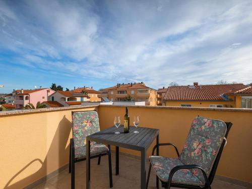 Terraza/balcón, Convenient Studio with Parking – Near Beach in Medulin