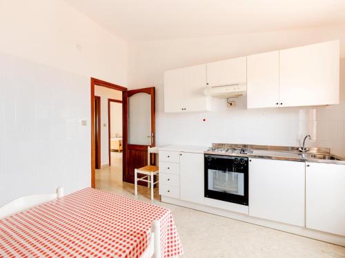 廚房, Sea view apartment in the historic center in 卡斯泰爾薩爾多