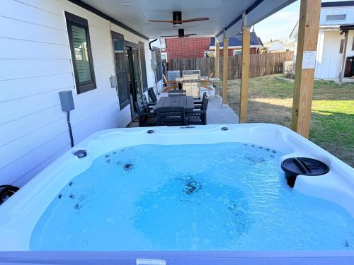 Garden, Cozy Lakeview Retreat Home in Lake Dallas
