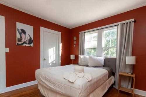 Midtown Magic- Back Unit- 10mins to Downtown in Columbus, USA