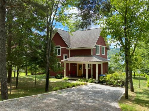 La Chaumiere - Lakefront & Private Beach in Pohenegamūka (QC)