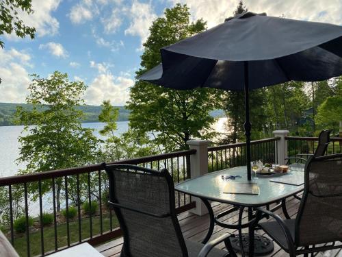 La Chaumiere - Lakefront & Private Beach in Pohenegamūka (QC)