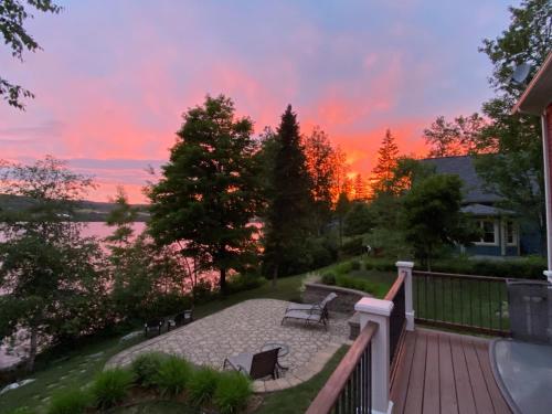 La Chaumiere - Lakefront & Private Beach in Pohenegamūka (QC)