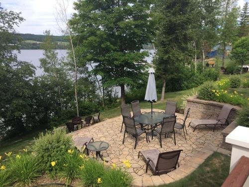 La Chaumiere - Lakefront & Private Beach in Pohenegamūka (QC)