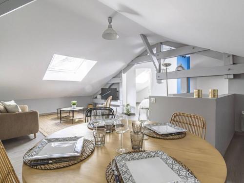 Appartement Chic à Reims, Confort & Élégance - FR-1-870-28