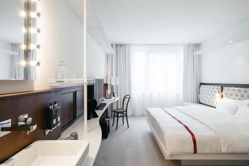 room detail thumbnail 0