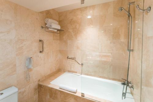 room detail thumbnail 2