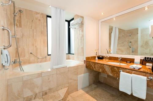 room detail thumbnail 2