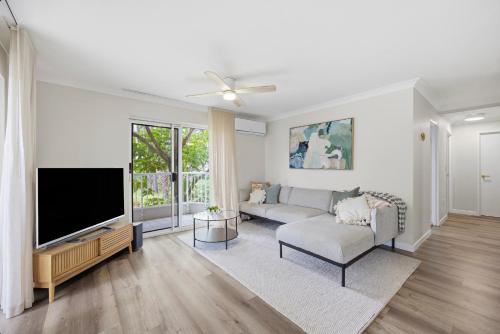 Family Retreat - Pool, Tennis & Beach – khách sạn tại Burleigh Heads