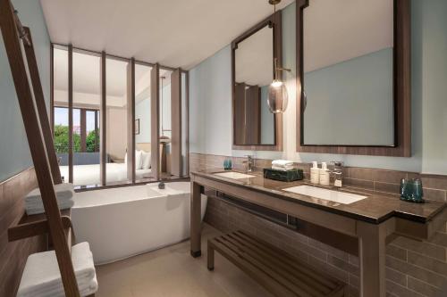 room detail thumbnail 2