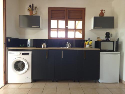 Facilities, Ti Sucrier Jaune - Douceur caraibe vue mer in Le Carbet