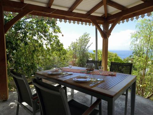 Facilities, Ti Sucrier Jaune - Douceur caraibe vue mer in Le Carbet