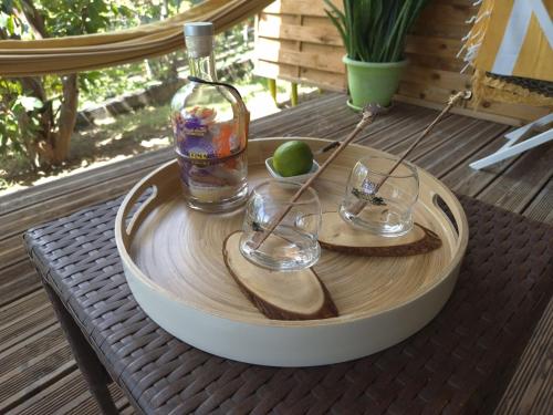 Food and beverages, Ti Sucrier Jaune - Douceur caraibe vue mer in Le Carbet