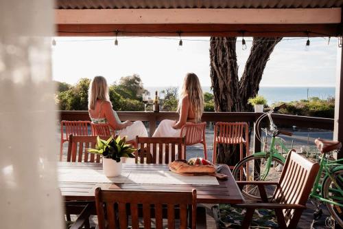 Oceanview Beach Shack with Pool & Walk to Dining in Fleurieu Félsziget