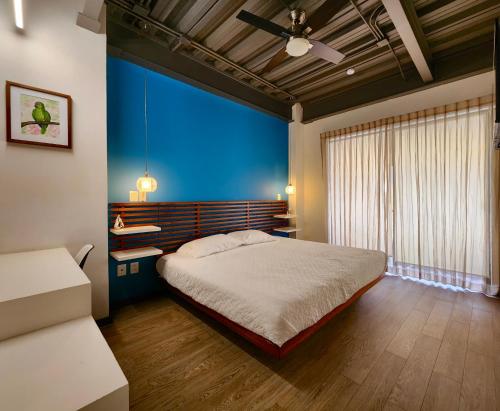 room detail thumbnail 0