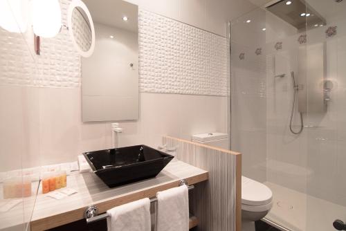 Quadruple Room (4 Adults) image 4