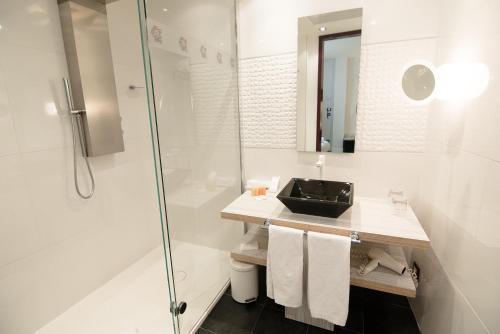 Quadruple Room (4 Adults) image 5