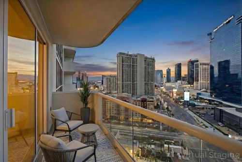 Balcony Full Strip View Suite MGM Signature FREE VALET, Las Vegas