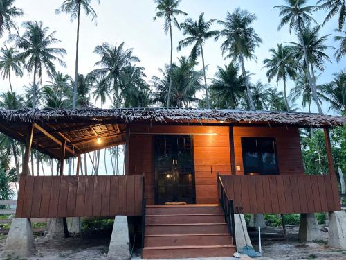 Dico Surf Point- Surf Lodge in Simeulue in Kahat