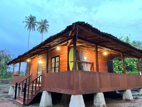 Dico Surf Point- Surf Lodge in Simeulue in Kahat