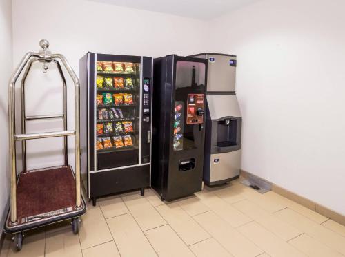 Econo Lodge Baton Rouge University Area - image 24