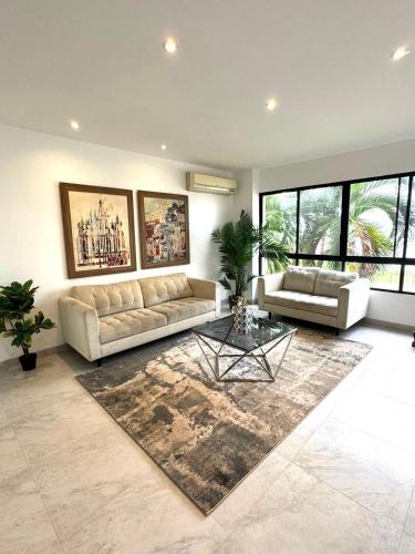Modern Renovated Apartment overlooking Guayas River in a Prime Location