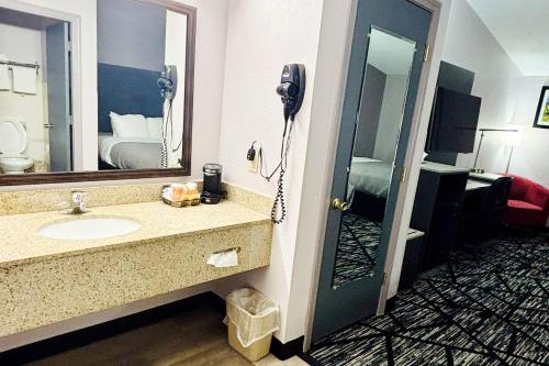 Photo - Quality Inn Raynham - Taunton