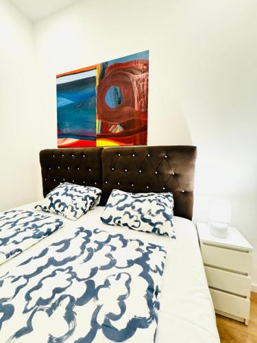 Private Rooms in Elegant 5-Bedroom Residence Near Kaufpark Alterlaa in 23. Liesing