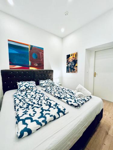 Private Rooms in Elegant 5-Bedroom Residence Near Kaufpark Alterlaa in 23. Liesing