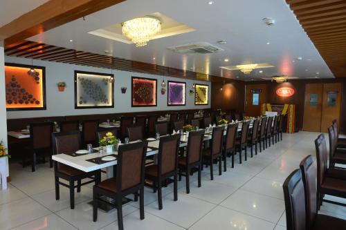Restaurant, Hotel Casa Lorven Near Golf Course in Balayya Sastri Layout