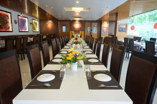 Restaurant, Hotel Casa Lorven Near Golf Course in Balayya Sastri Layout