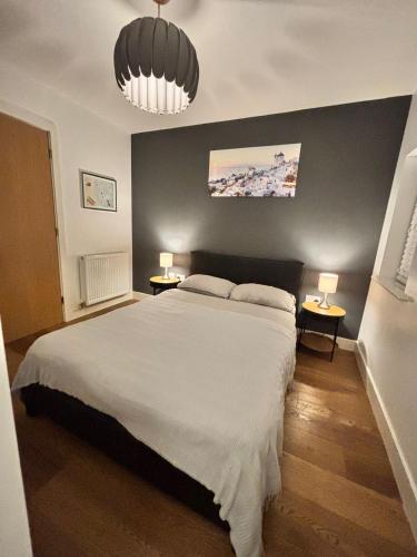 Comfortable 1BR House with Fast WiFi & Near Transport by AltoLuxo Short Lets & Serviced Accommodatio in Emersons Green