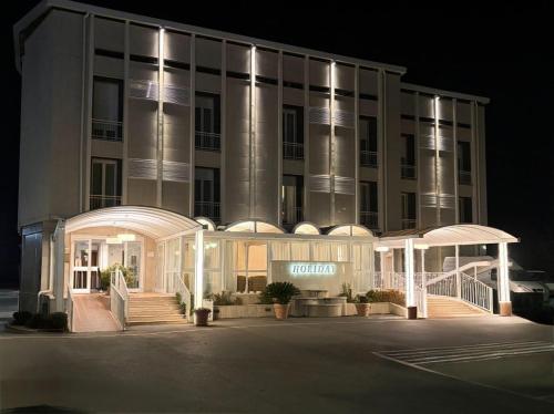 . Hotel Holiday