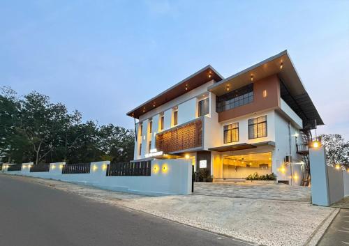 Viesnīcas āriene, Hotel Grand Residency in Mannarkkad