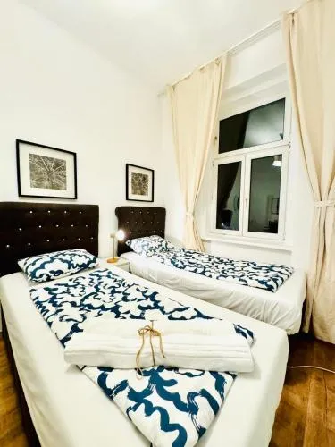 Spacious Private Rooms in 5BR Apartment for 10 Near Kaufpark Alterlaa in Wien, Österreich