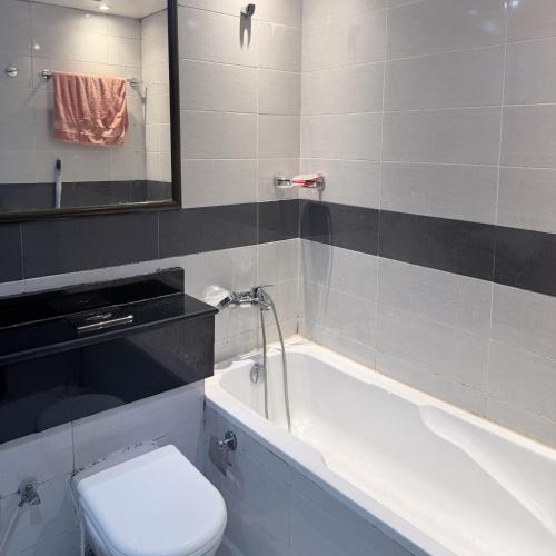 Bathroom, Sleepioo Hostel Bur Dubai in Bur Dubai