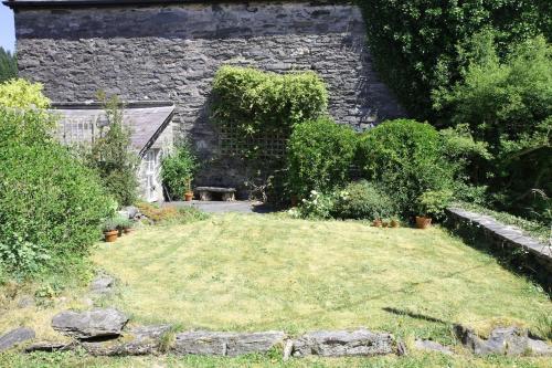 Plas Canol, elegant home in Snowdonia village in Penmachno