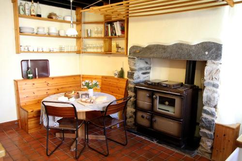 Plas Canol, elegant home in Snowdonia village in Penmachno