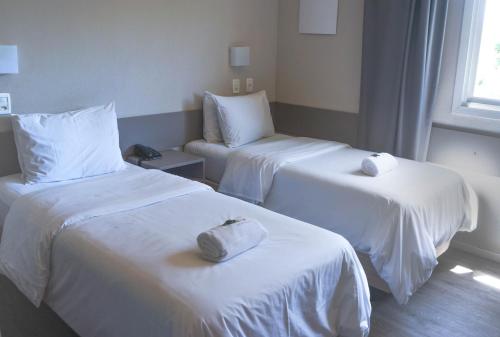 2 twin beds