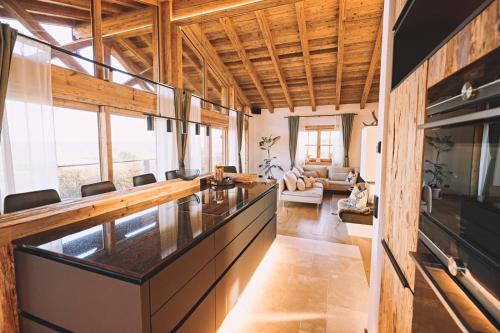 virtuve, Maja Chalets - Altholzchalet in der Eifel mit Whirlpool und Sauna in Seiwerath