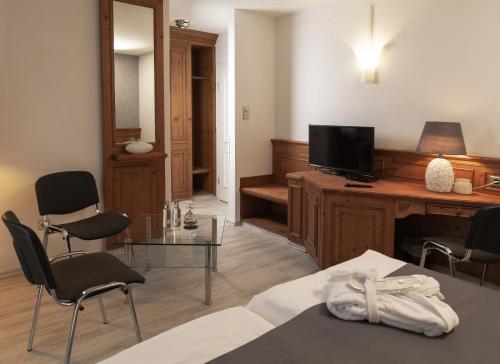 room detail thumbnail 1