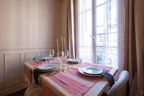 Charming Flat Sacre Coeur - image 10