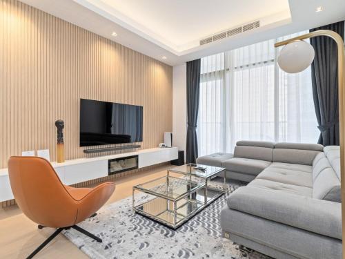 Elegant Apartment Amidst Vibrant Area With Balcony, Dubai