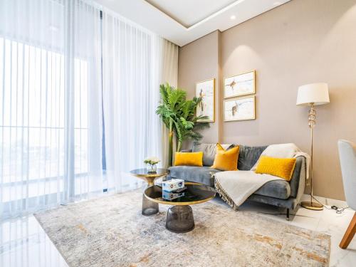 Charming Condo With Balcony Near Dubai Hills Park, Dubaj
