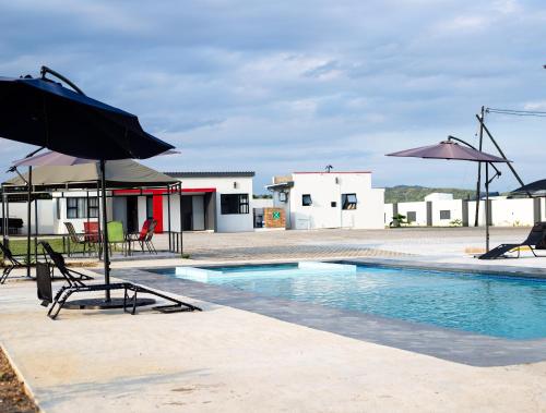 スイミングプール, The Grove Studio Apartment, eSwatini in マンジニ