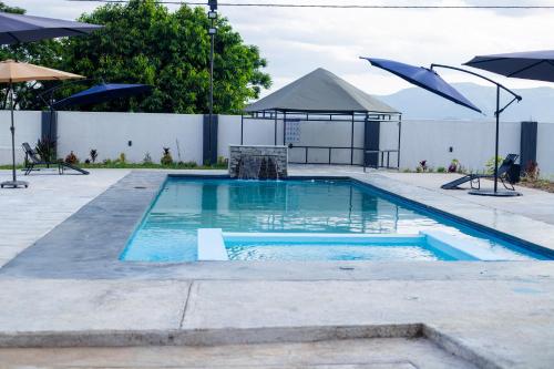 スイミングプール, The Grove Studio Apartment, eSwatini in マンジニ